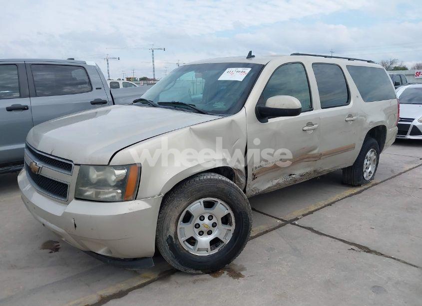 Photo 2 of 2007 Chevrolet Suburban 1500 LT (VIN 3GNFC160X7G270249)