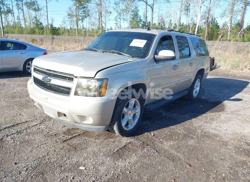 Photo 2 of 2008 Chevrolet Suburban 1500 LT (VIN 3GNFC160X8G196297)