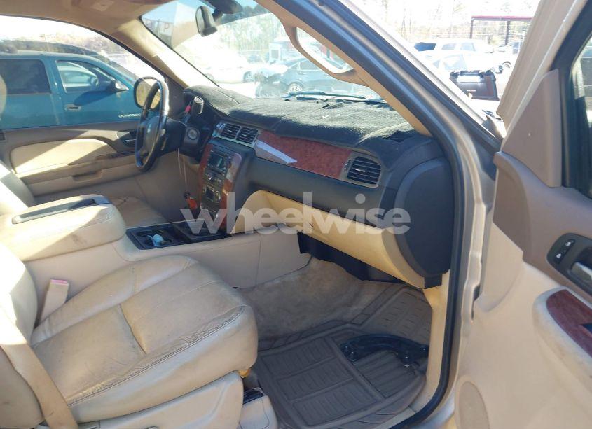 Photo 5 of 2008 Chevrolet Suburban 1500 LT (VIN 3GNFC160X8G196297)