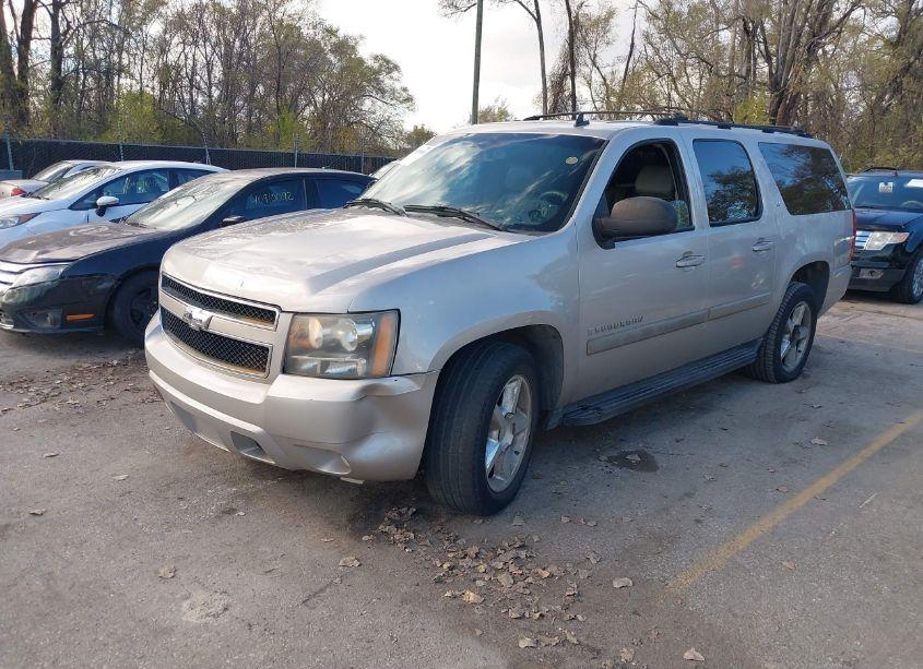 Photo 2 of 2007 Chevrolet Suburban 1500 LT (VIN 3GNFC16J27G100492)