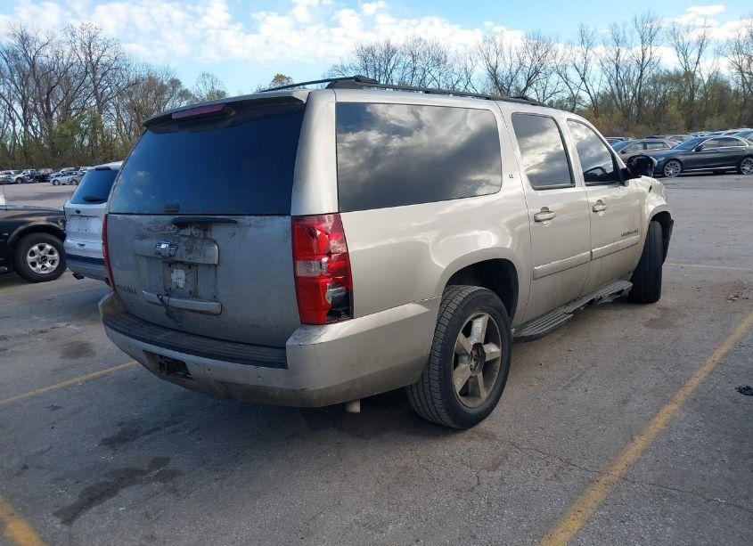 Photo 4 of 2007 Chevrolet Suburban 1500 LT (VIN 3GNFC16J27G100492)