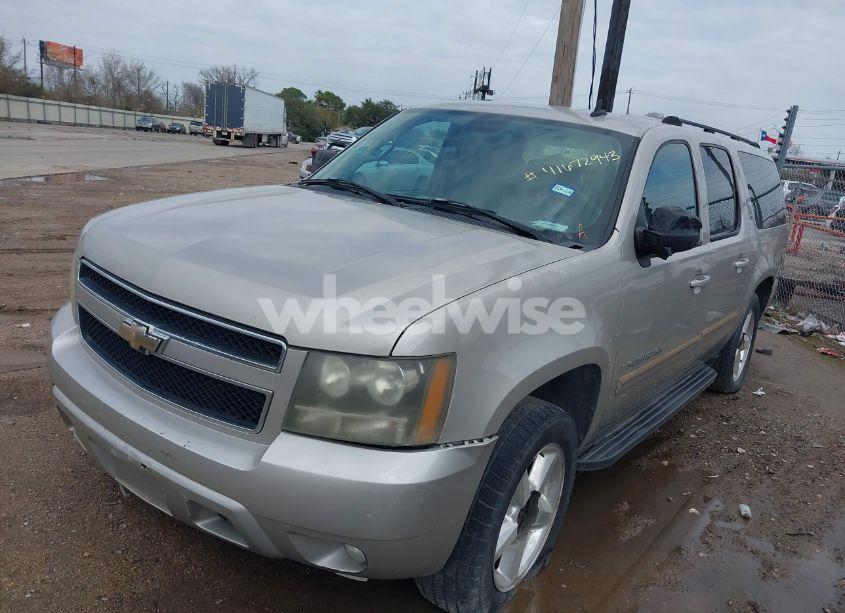 Photo 2 of 2007 Chevrolet Suburban 1500 LT (VIN 3GNFC16J37G135171)