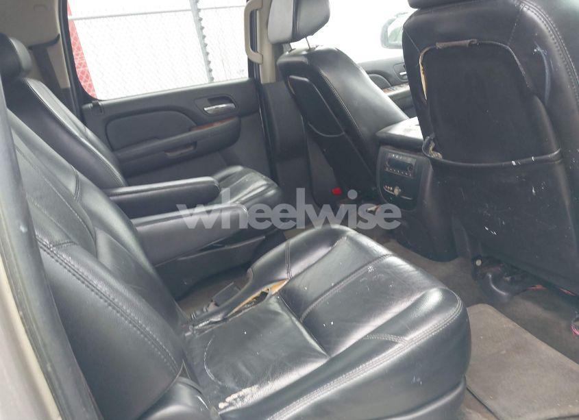 Photo 8 of 2007 Chevrolet Suburban 1500 LT (VIN 3GNFC16J37G135171)