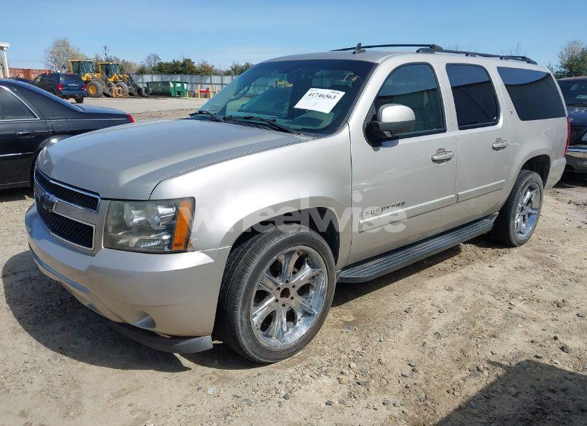 Photo 2 of 2007 Chevrolet Suburban 1500 LT (VIN 3GNFC16J37G306159)