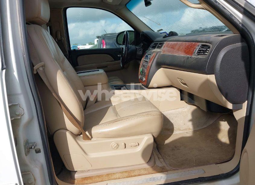 Photo 5 of 2007 Chevrolet Suburban 1500 LT (VIN 3GNFC16J47G100560)