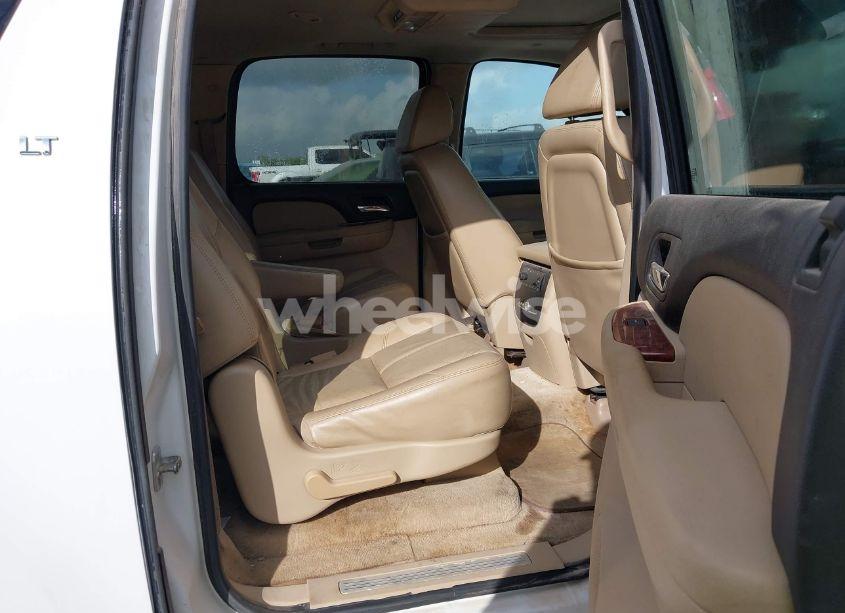 Photo 8 of 2007 Chevrolet Suburban 1500 LT (VIN 3GNFC16J47G100560)