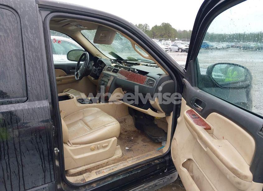 Photo 5 of 2007 Chevrolet Suburban 1500 LTZ (VIN 3GNFC16J47G118072)