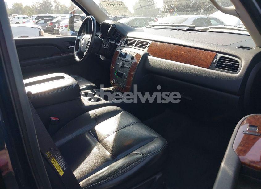 Photo 5 of 2007 Chevrolet Suburban 1500 LT (VIN 3GNFC16J57G112605)