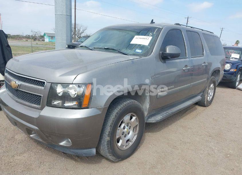 Photo 2 of 2007 Chevrolet Suburban 1500 LT (VIN 3GNFC16J77G114677)