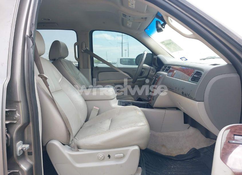 Photo 5 of 2007 Chevrolet Suburban 1500 LT (VIN 3GNFC16J77G114677)