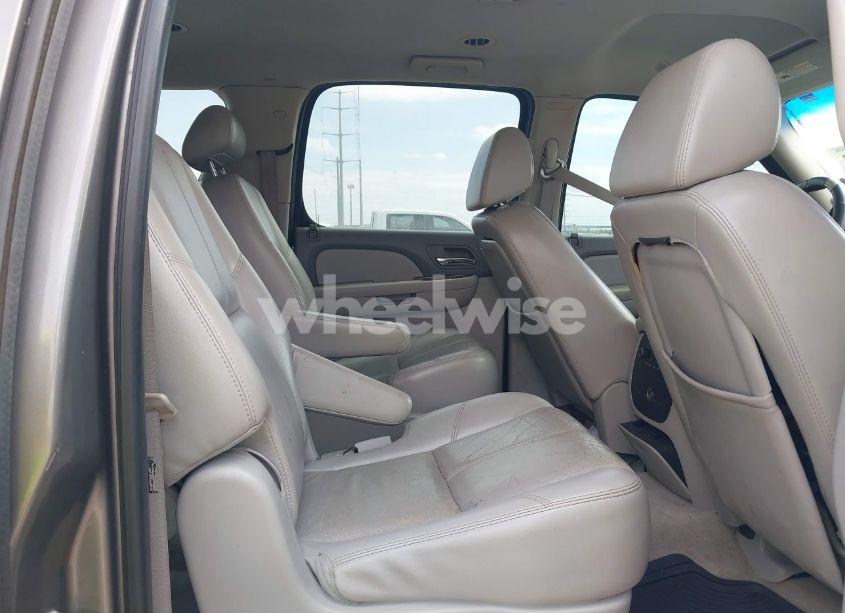 Photo 8 of 2007 Chevrolet Suburban 1500 LT (VIN 3GNFC16J77G114677)