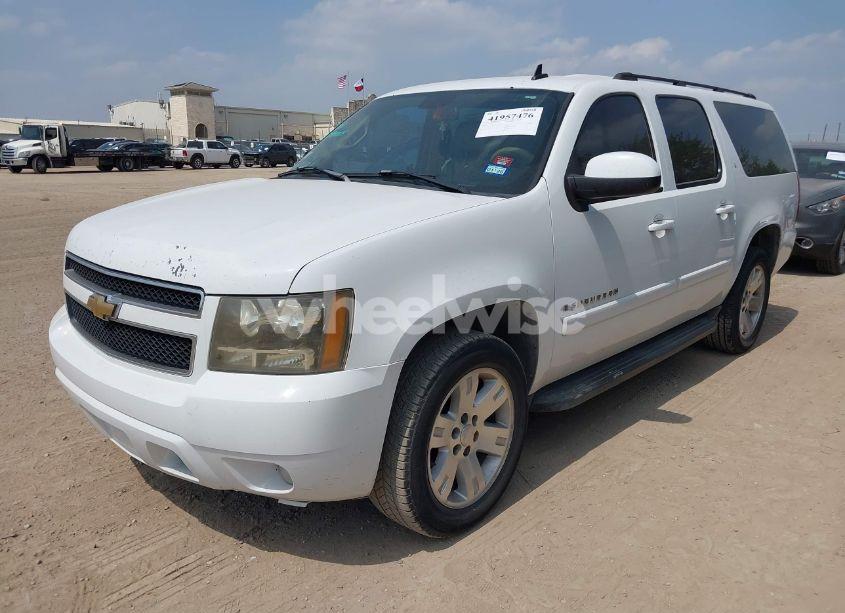 Photo 2 of 2007 Chevrolet Suburban 1500 LT (VIN 3GNFC16J77G136291)