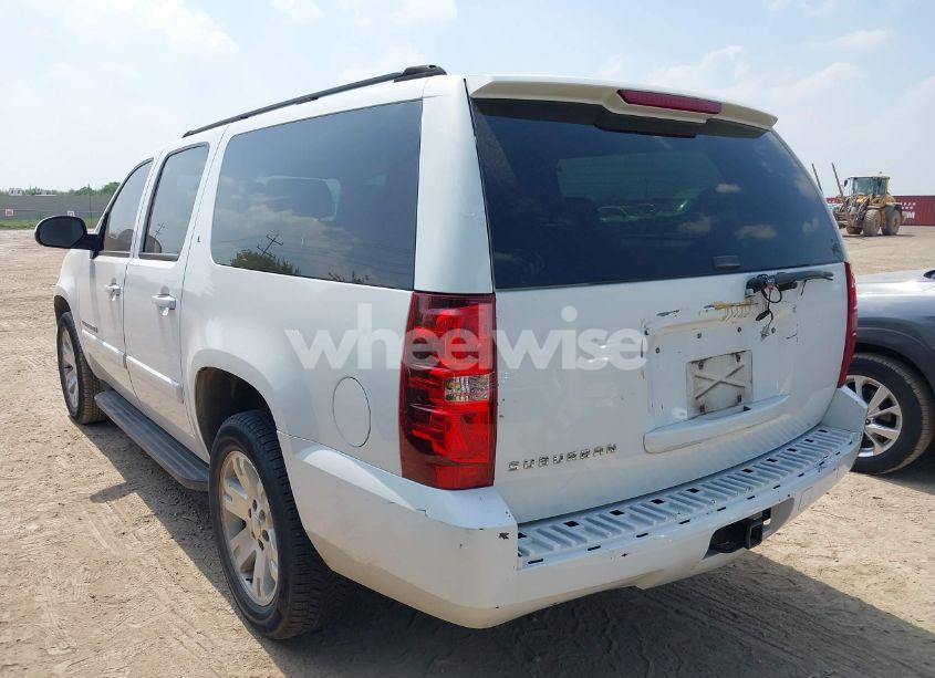 Photo 3 of 2007 Chevrolet Suburban 1500 LT (VIN 3GNFC16J77G136291)