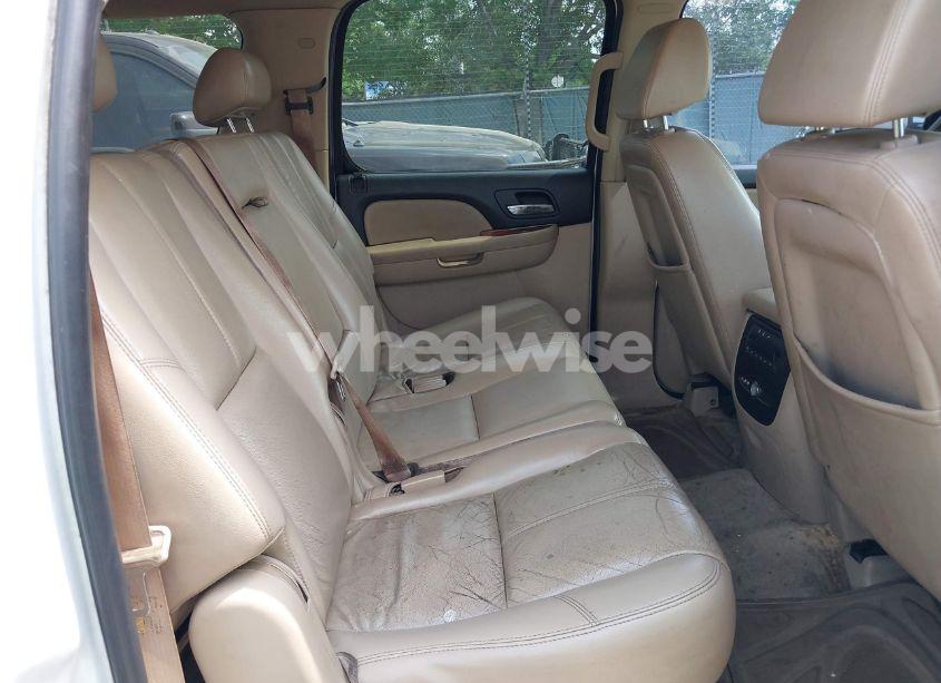 Photo 8 of 2007 Chevrolet Suburban 1500 LT (VIN 3GNFC16J77G136291)