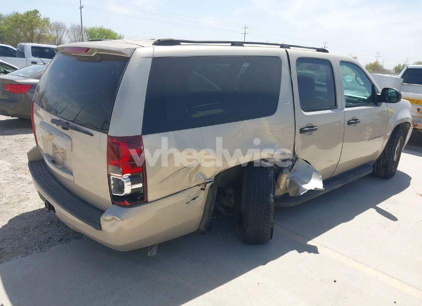 Photo 4 of 2007 Chevrolet Suburban 1500 LS (VIN 3GNFC16JX7G133370)