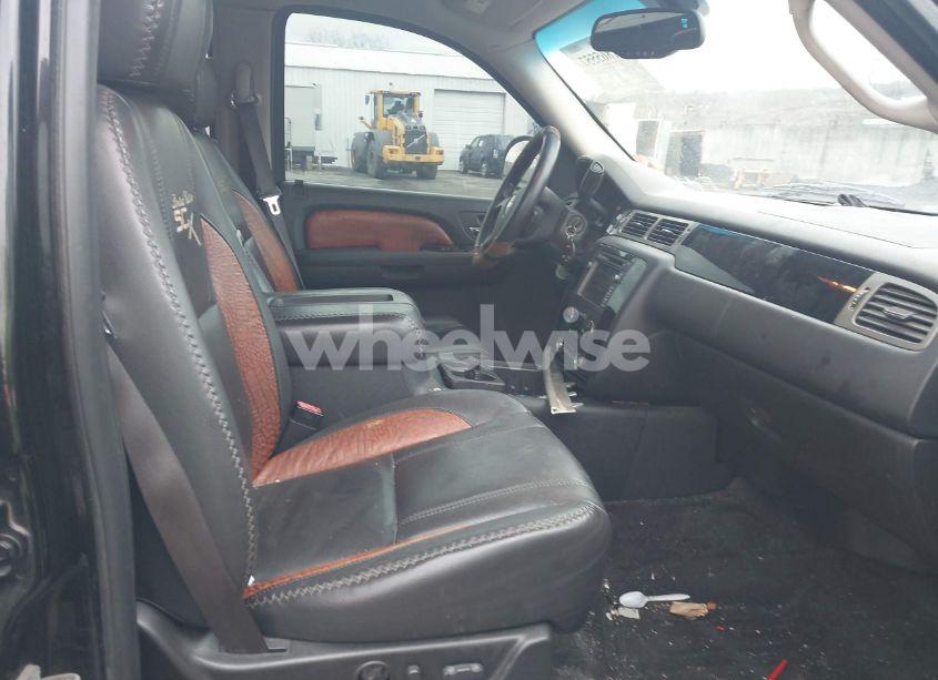 Photo 5 of 2008 Chevrolet Avalanche 1500 LT (VIN 3GNFK12328G240361)