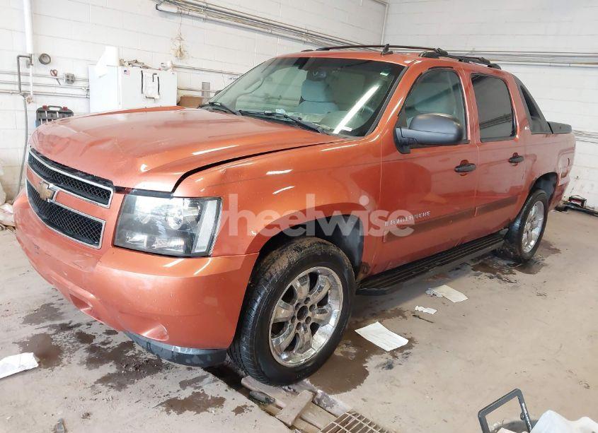Photo 2 of 2007 Chevrolet Avalanche 1500 LS (VIN 3GNFK12397G208005)