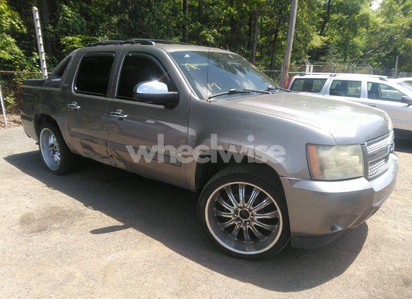 2007 Chevrolet Avalanche 1500 LTZ (VIN 3GNFK12397G266261) main photo