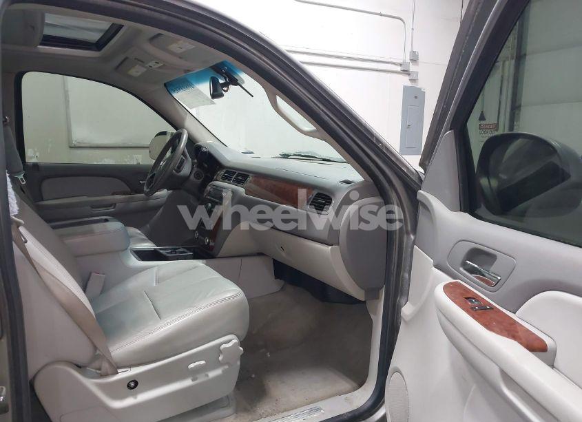 Photo 5 of 2008 Chevrolet Avalanche 1500 LT (VIN 3GNFK123X8G114300)