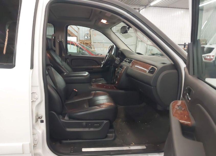 Photo 5 of 2007 Chevrolet Suburban 1500 LTZ (VIN 3GNFK16307G131325)