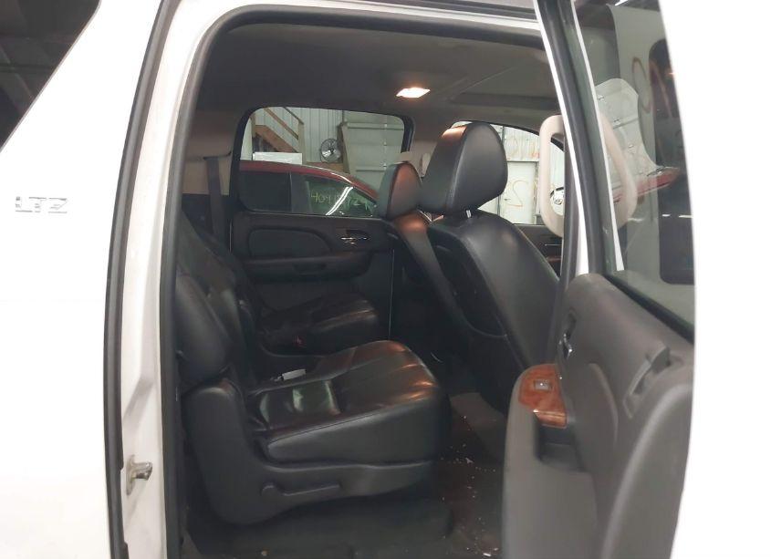 Photo 8 of 2007 Chevrolet Suburban 1500 LTZ (VIN 3GNFK16307G131325)