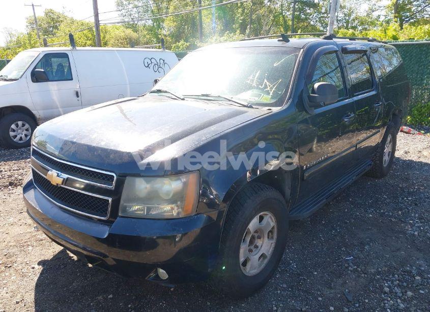Photo 2 of 2007 Chevrolet Suburban 1500 LT (VIN 3GNFK16307G149257)