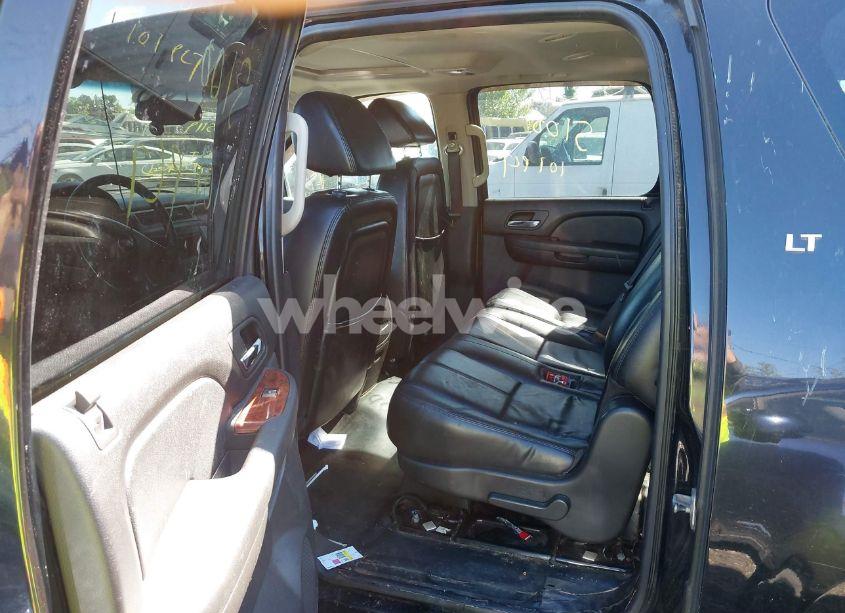 Photo 8 of 2007 Chevrolet Suburban 1500 LT (VIN 3GNFK16307G149257)