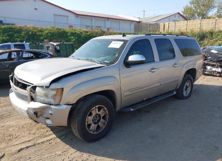 Photo 2 of 2007 Chevrolet Suburban 1500 LT (VIN 3GNFK16317G283534)