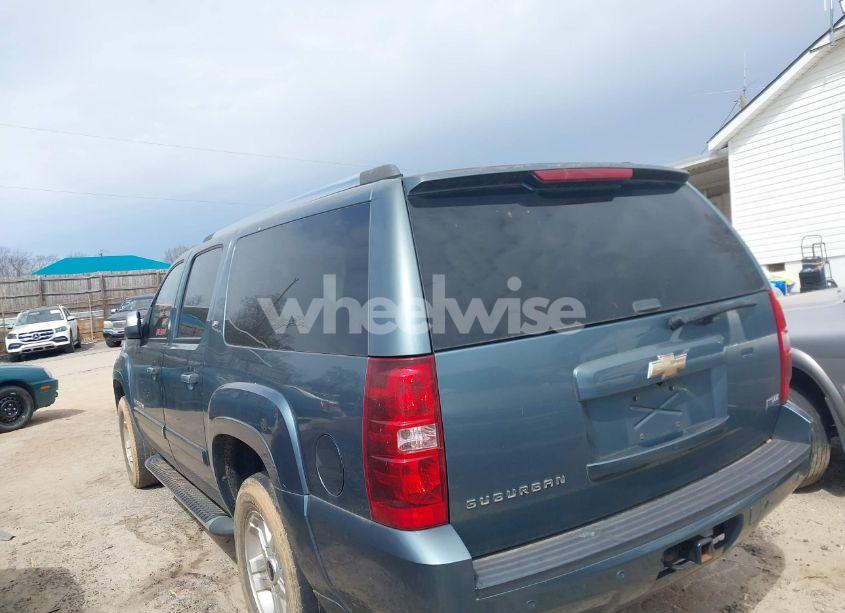 Photo 3 of 2008 Chevrolet Suburban 1500 LT (VIN 3GNFK16318G208155)