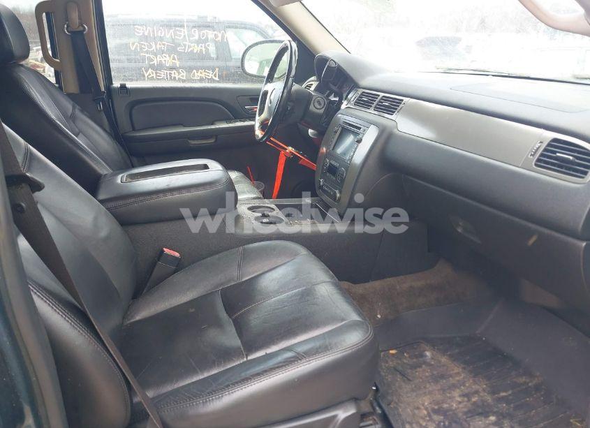 Photo 5 of 2008 Chevrolet Suburban 1500 LT (VIN 3GNFK16318G208155)