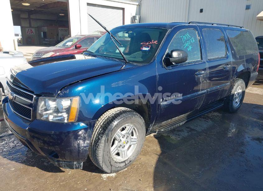 Photo 2 of 2008 Chevrolet Suburban 1500 LT (VIN 3GNFK16318G263172)