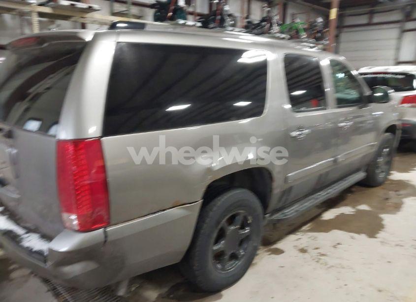 Photo 4 of 2007 Chevrolet Suburban 1500 LTZ (VIN 3GNFK16327G198685)