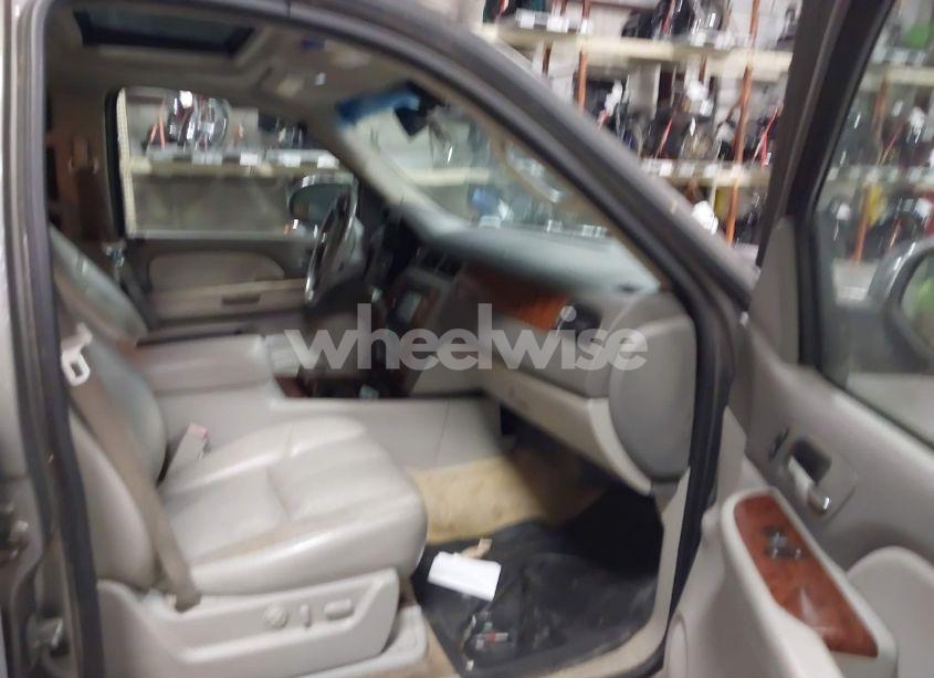 Photo 5 of 2007 Chevrolet Suburban 1500 LTZ (VIN 3GNFK16327G198685)