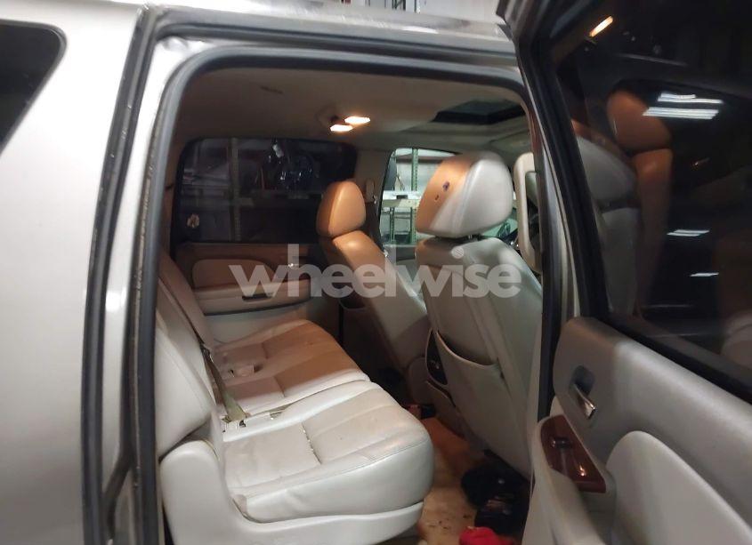 Photo 8 of 2007 Chevrolet Suburban 1500 LTZ (VIN 3GNFK16327G198685)