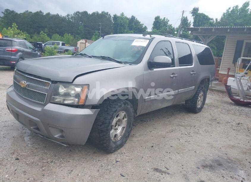 Photo 2 of 2007 Chevrolet Suburban 1500 LT (VIN 3GNFK16337G117869)