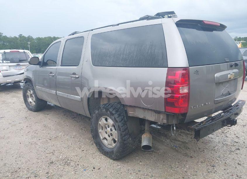 Photo 3 of 2007 Chevrolet Suburban 1500 LT (VIN 3GNFK16337G117869)