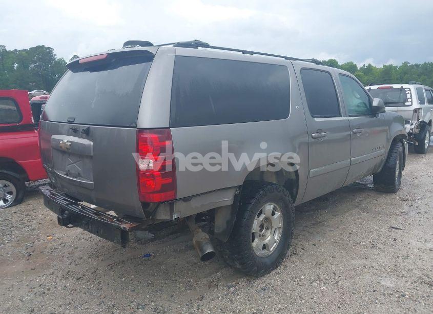 Photo 4 of 2007 Chevrolet Suburban 1500 LT (VIN 3GNFK16337G117869)