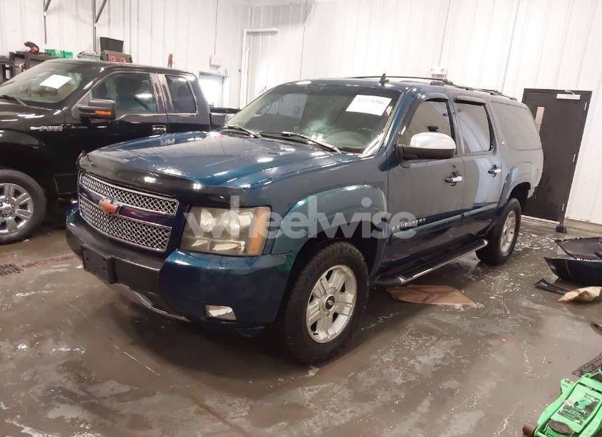 Photo 2 of 2007 Chevrolet Suburban 1500 LT (VIN 3GNFK16337G265066)