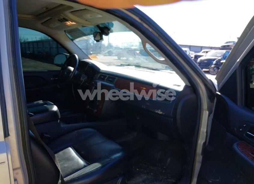 Photo 5 of 2007 Chevrolet Suburban 1500 LT (VIN 3GNFK16347G119114)