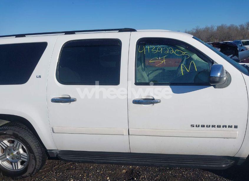 Photo 13 of 2007 Chevrolet Suburban 1500 LS (VIN 3GNFK16347G200999)