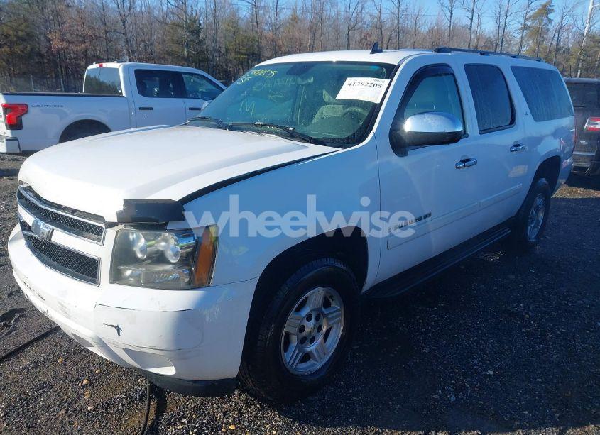 Photo 2 of 2007 Chevrolet Suburban 1500 LS (VIN 3GNFK16347G200999)