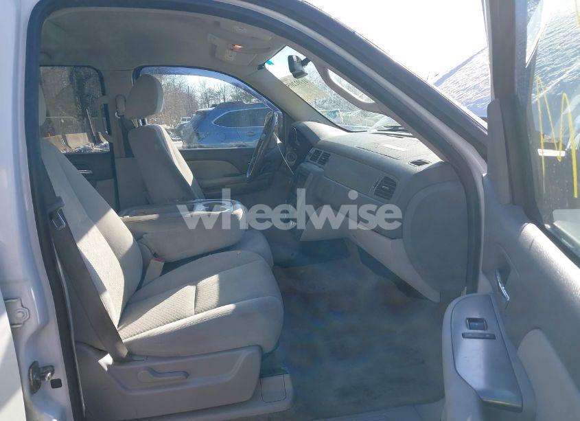 Photo 5 of 2007 Chevrolet Suburban 1500 LS (VIN 3GNFK16347G200999)