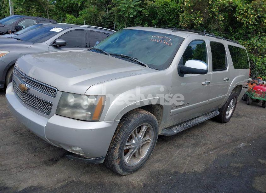 Photo 2 of 2007 Chevrolet Suburban 1500 LT (VIN 3GNFK16347G230066)