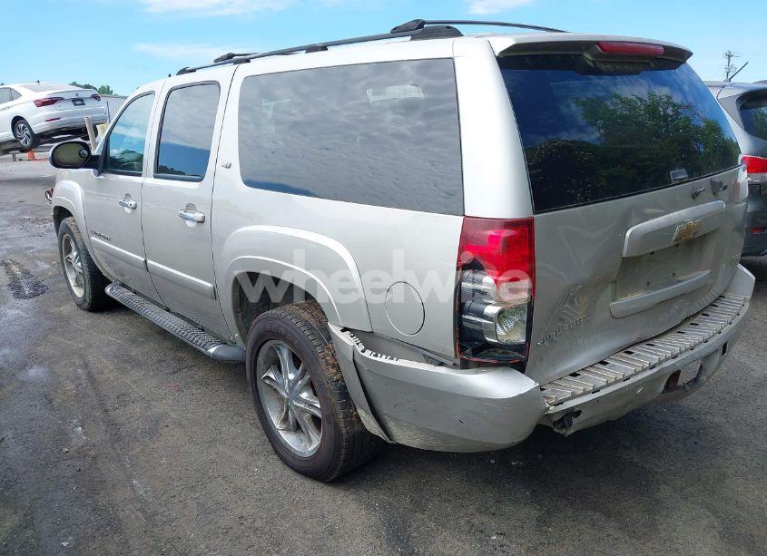 Photo 3 of 2007 Chevrolet Suburban 1500 LT (VIN 3GNFK16347G230066)