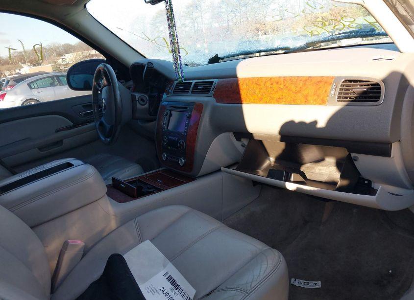 Photo 5 of 2007 Chevrolet Suburban 1500 LTZ (VIN 3GNFK16347G311911)