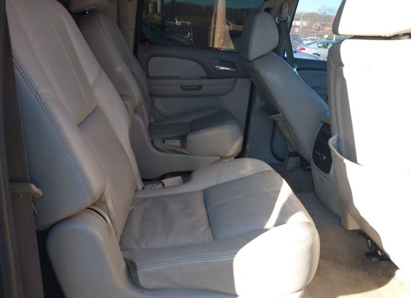 Photo 8 of 2007 Chevrolet Suburban 1500 LTZ (VIN 3GNFK16347G311911)