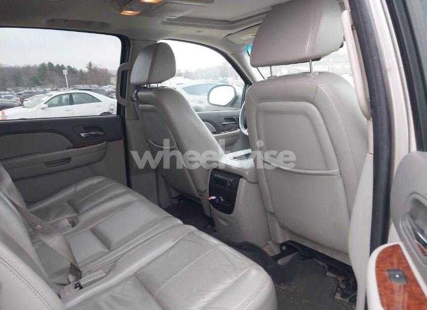 Photo 8 of 2007 Chevrolet Suburban 1500 LTZ (VIN 3GNFK16357G103455)