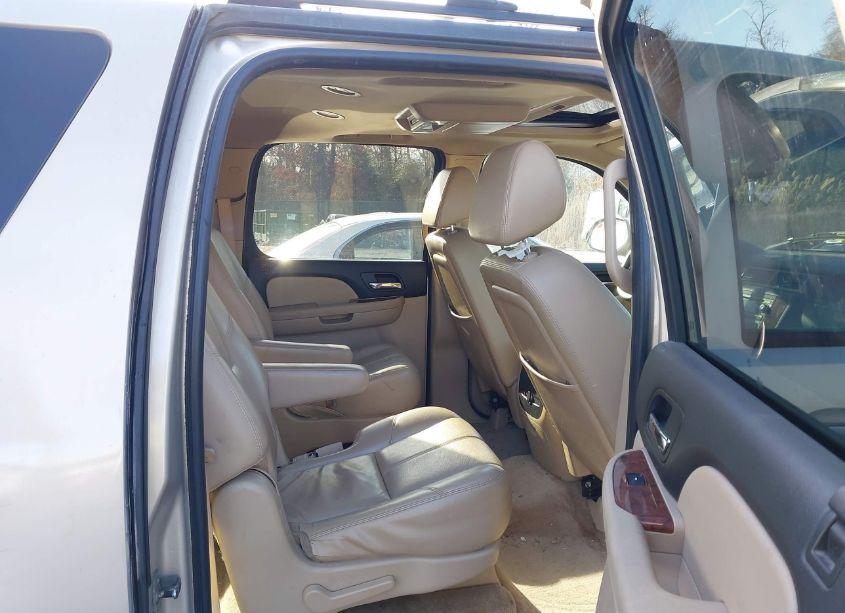 Photo 8 of 2007 Chevrolet Suburban 1500 LT (VIN 3GNFK16357G201935)
