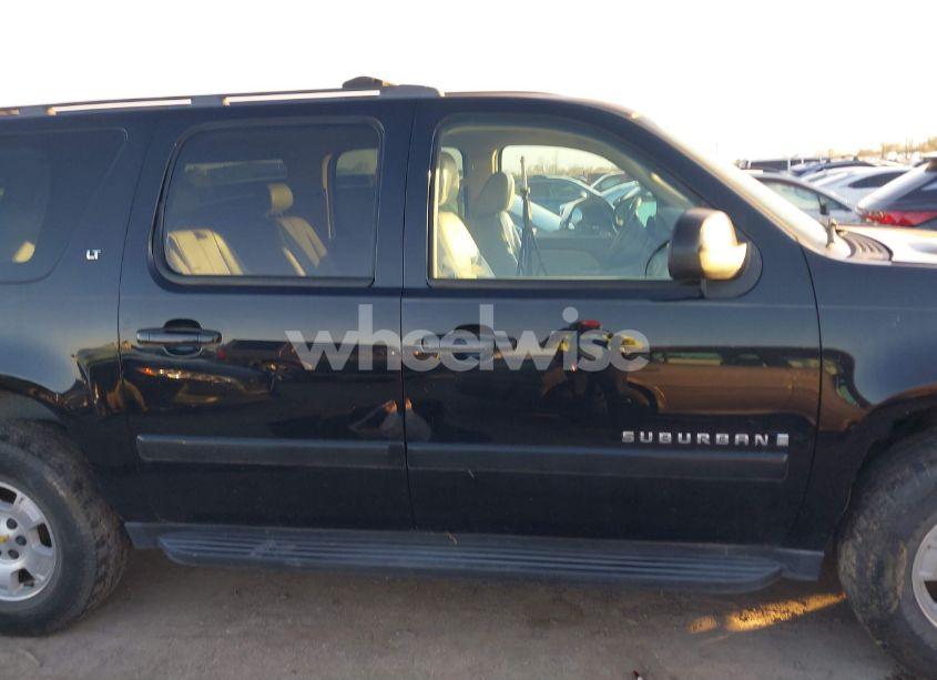 Photo 13 of 2007 Chevrolet Suburban 1500 LT (VIN 3GNFK16357G299865)