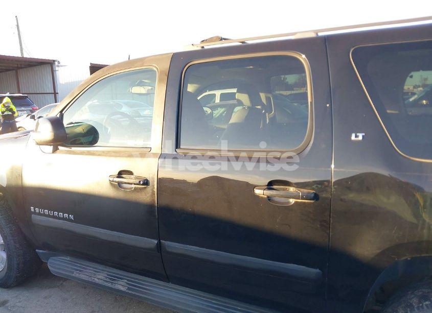 Photo 14 of 2007 Chevrolet Suburban 1500 LT (VIN 3GNFK16357G299865)